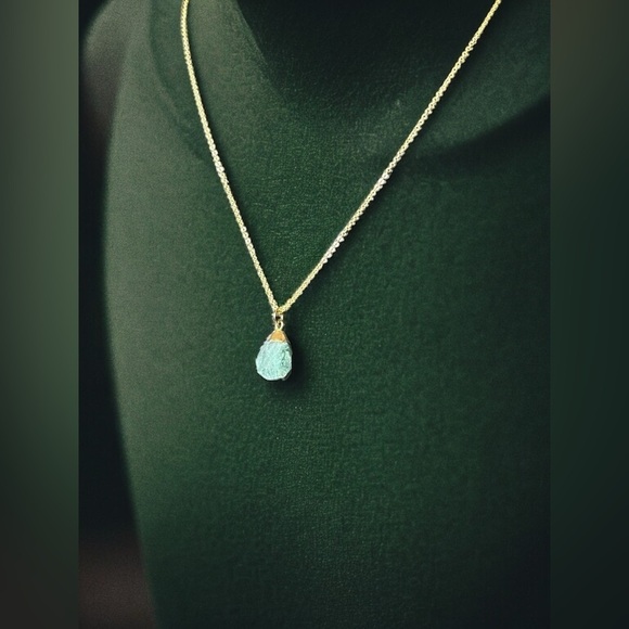 Raw Emerald Gold Necklace - Picture 2 of 4